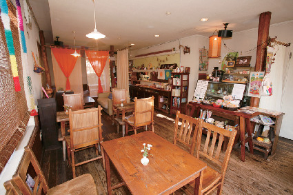 【鎌倉駅周辺のランチスポット】素朴なアジアの雰囲気を感じさせるカフェ「SÔNG BÉ CAFE」