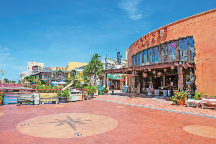 【沖縄旅行×雨の日旅プラン】15:00 美浜アメリカンビレッジ