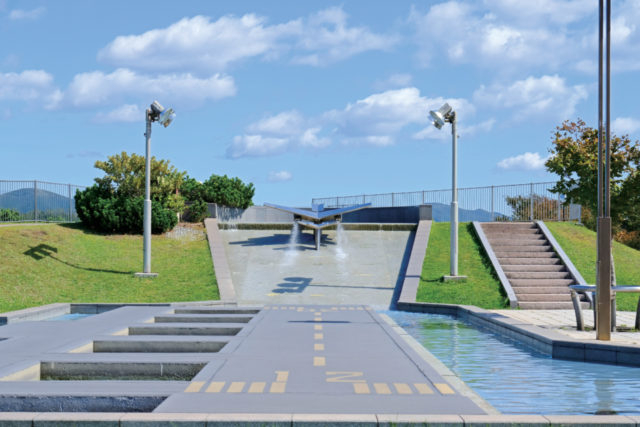 【湯の川周辺×観光】目の前を飛行機が行き交う大迫力の公園「空港緑地 高松展望広場」