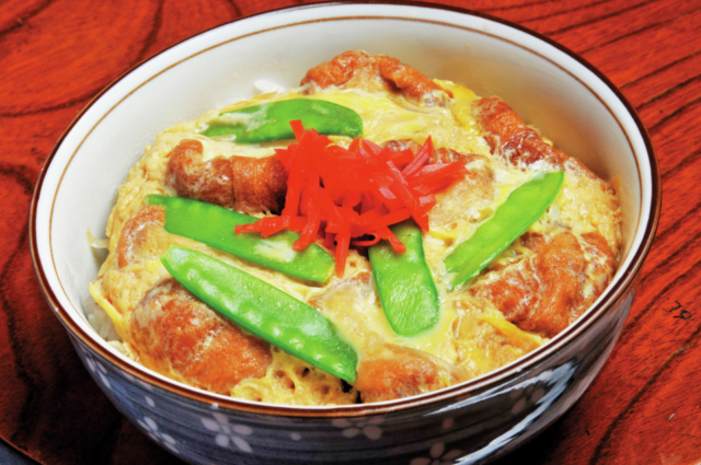 麩からうまみがじゅわりヘルシーな登米油麩丼「おでん三吉」