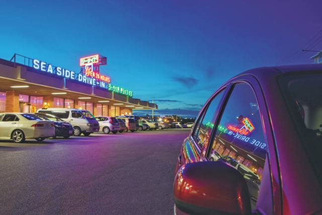 【沖縄のおすすめステーキの店】ガーリックの香りが広がるアツアツのステーキ「シーサイドドライブイン」