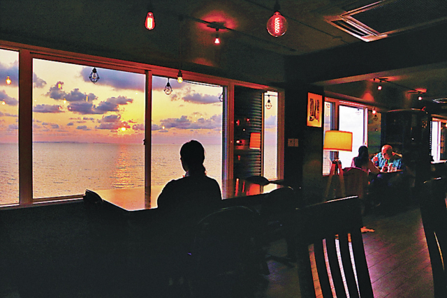 【沖縄のおすすめステーキの店】海を眺めながらサーロインステーキを「エメラルドオーシャンサイド」