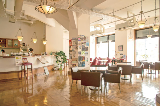 注文を受けてから豆を挽く香り高い一杯「cafe Drip Drop」