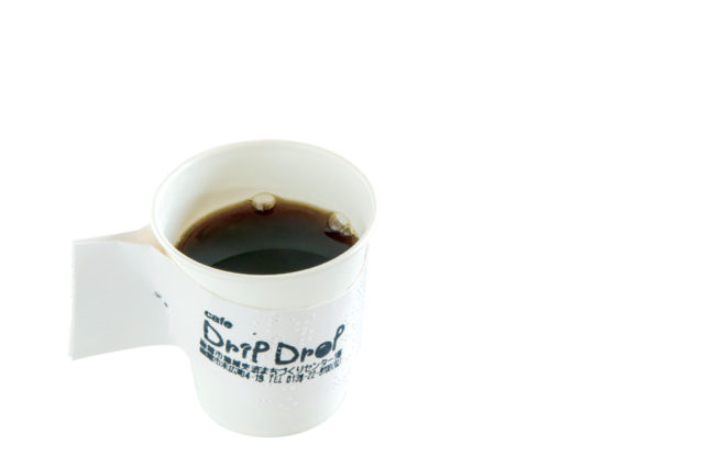 注文を受けてから豆を挽く香り高い一杯「cafe Drip Drop」