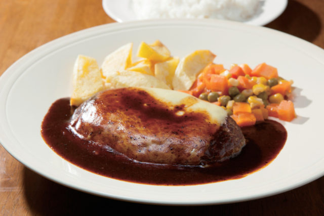 心もおなかも満たされるボリュームたっぷりの洋食店「レストキャビン キャプテン」