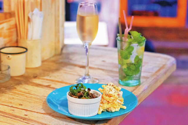 早い時間からカフェ感覚で楽しめるバルスタイル「Si nada」