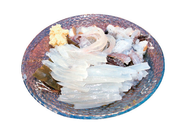 【2泊3日の函館・道南観光モデルコース】函館朝市のイカ釣り体験で水を吐かれる…