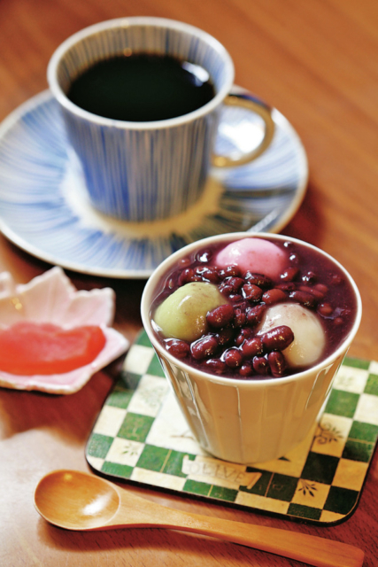 【白川郷・萩町集落×観光⑥】合掌造りの喫茶店で手作りぜんざいに舌鼓「喫茶 落人」