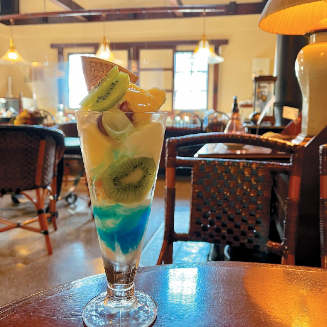 和洋入り交じるモダンな雰囲気「茶房ひし伊」