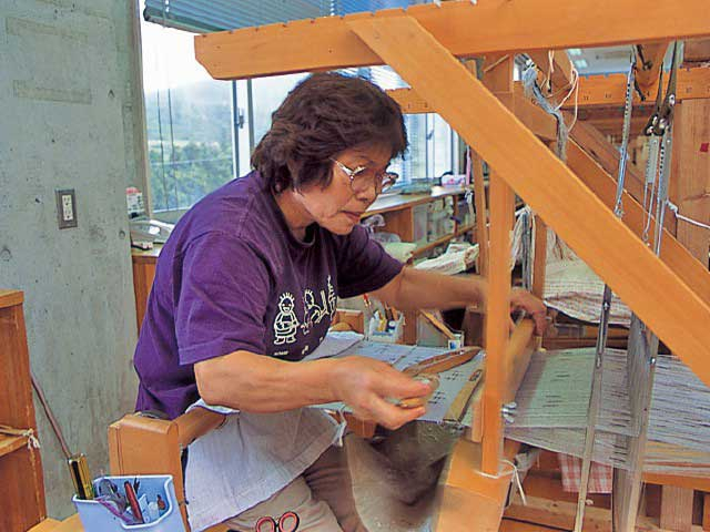 【久米島の立ち寄りスポット】久米島紬の里 ユイマール館