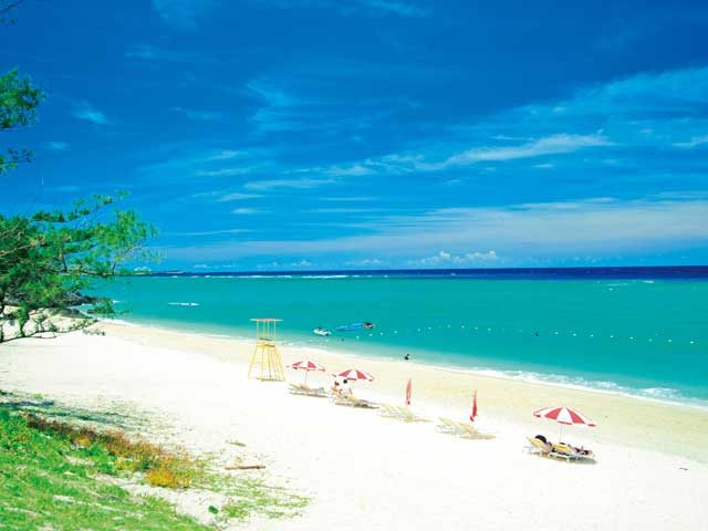 【沖縄・本島&慶良間諸島×人気ビーチ】プライベートムードでのんびりできる「ミッションビーチ」