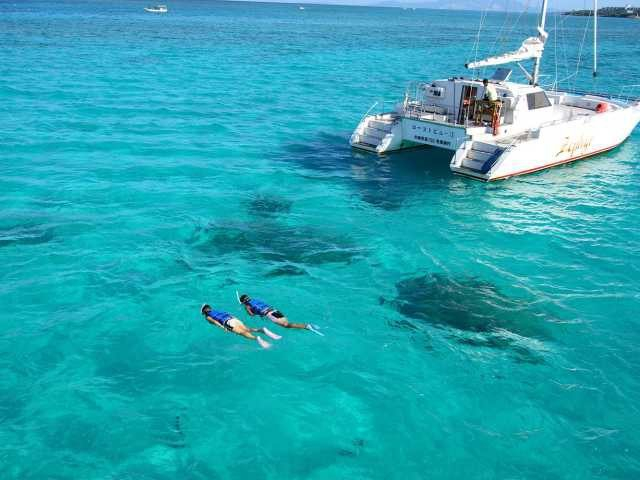 【沖縄・本島&慶良間諸島×リゾホビーチ】エメラルド色に輝くビーチでマリンレジャーを満喫「ルネッサンスビーチ」