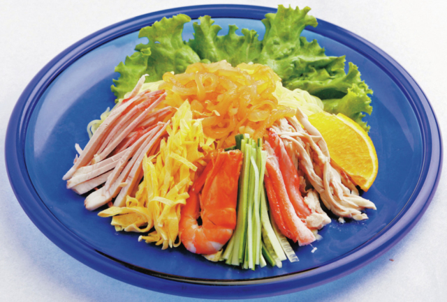 具材たっぷりのぜいたく冷やし中華「中国美点菜 彩華」