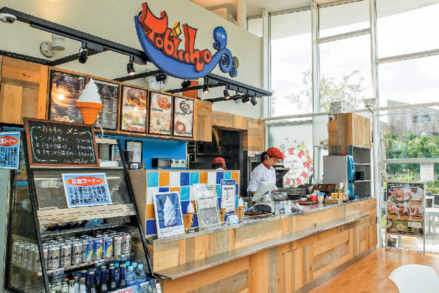 江の島のおすすめカフェ④ cafeとびっちょ江の島ヨットハーバー店