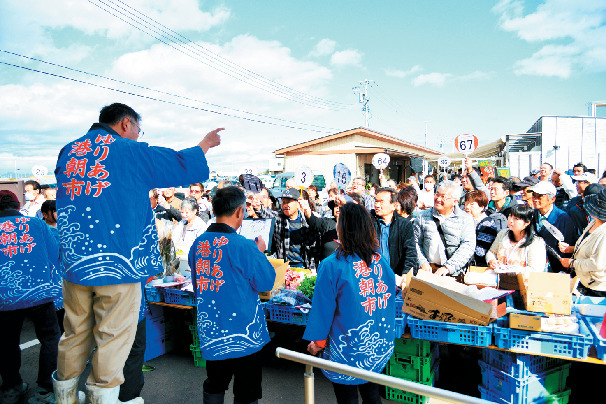 【楽しみ方3】セリ市でおみやげをゲット