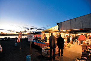 ゆりあげ港朝市