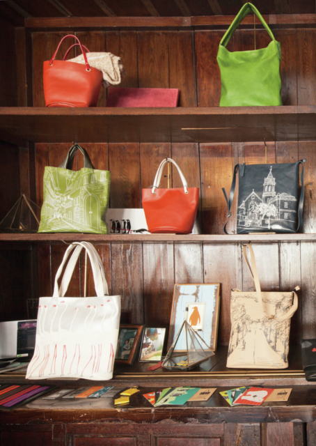 【函館・元町の雑貨屋さん】アニマルペイントの革小物「OZIO」