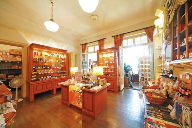 【函館・元町の雑貨屋さん】優雅なティーグッズが充実「ヴィクトリアンローズ スーベニアショップ」