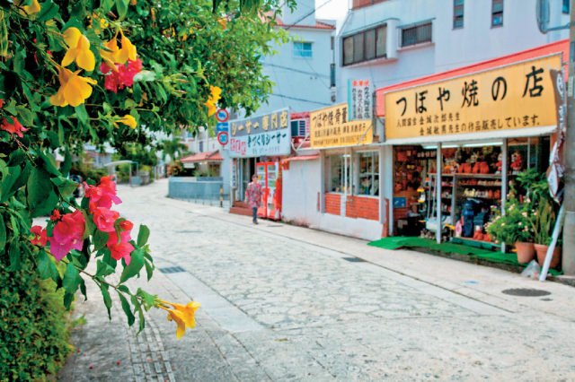 壺屋やちむん通りとは?