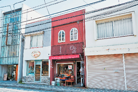 【由比ヶ浜・長谷×必見スポット】由比ヶ浜大通りでショッピング