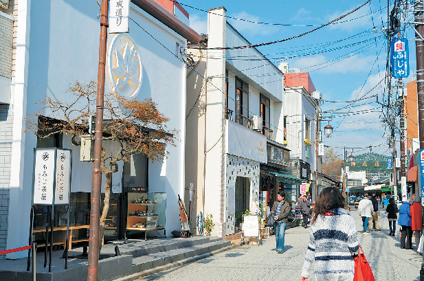 ⑤16:00 駅西口の御成通りをそぞろ歩く