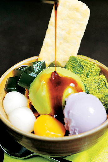 お芋たっぷりのパフェやあんみつ「おいもカフェ金糸雀」