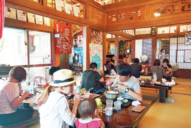 上品な味わいの沖縄そば「楚辺」