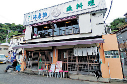 卸問屋だった店が提供する生しらすたっぷりの丼「磯料理 きむら」