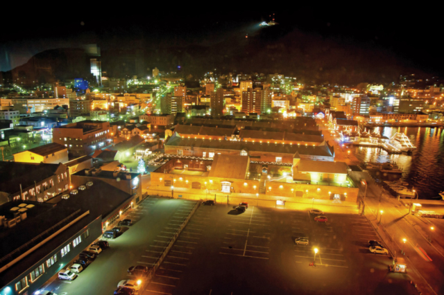 【函館×夜景が見えるレストラン&バー】ホテル上層階のバーでシックな大人の時間を「シェリーズ・バー」