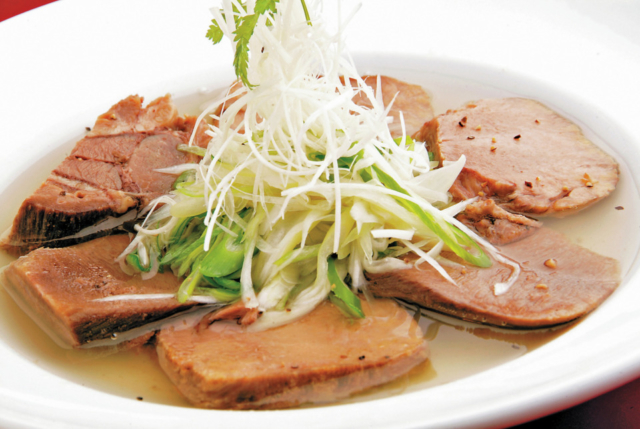 うまみがぎゅっと詰まったゆで牛タン「牛たん 一仙」