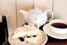 懐かしさ漂う紅茶専門店「ブンブン紅茶店」