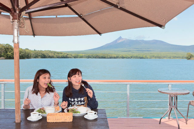 【ココで食事!】優雅な気分で景色とランチを味わう「ターブル・ドゥ・リバージュ」