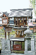 【飛騨高山】新鮮な野菜などの名物が並ぶ「宮川朝市」