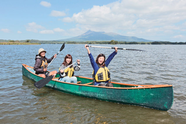 【ココで体験!】小沼に浮かぶ無人島を目指す「イクサンダー大沼カヌーハウス」