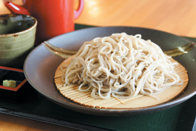 地元で栽培されたそば粉を使った打ち立てのそばの香りは格別「手打ちそば処 乃むら」