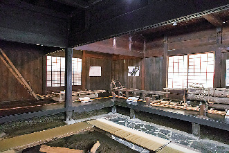 旧八月一日家と鐘撞堂