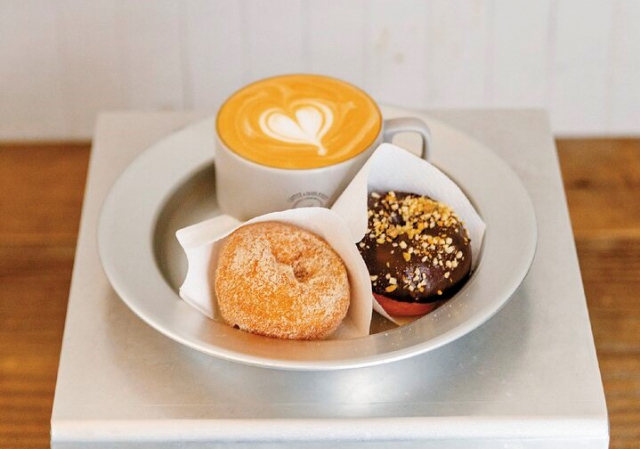 コーヒー&ドーナツで 坂の途中でひと休み「loose kyoto」