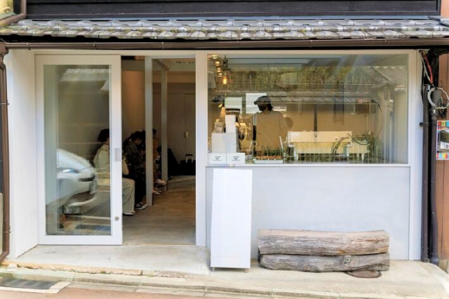 コーヒー&ドーナツで 坂の途中でひと休み「loose kyoto」