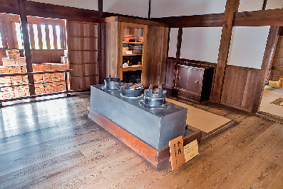 【高山陣屋×代官の生活空間】広々とした台所「台所と土間」