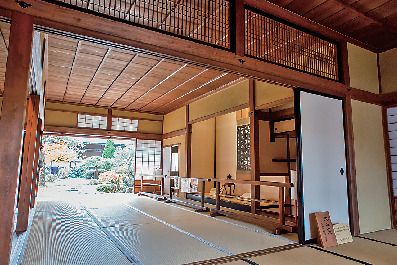 【高山陣屋×代官の生活空間】庭園を望める居間「嵐山の間」