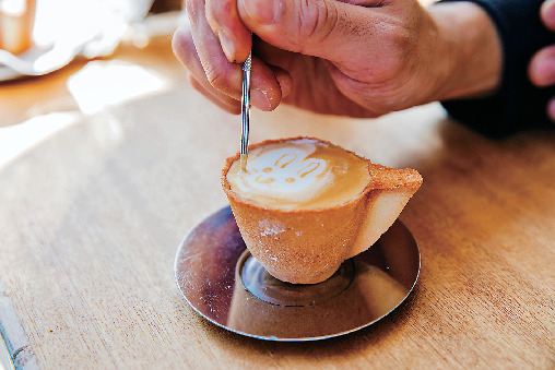 【飛騨高山】新鮮な野菜などの名物が並ぶ「宮川朝市」