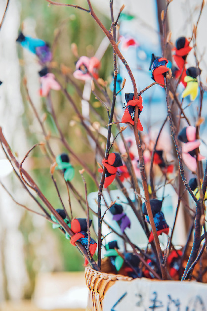 【飛騨高山】新鮮な野菜などの名物が並ぶ「宮川朝市」