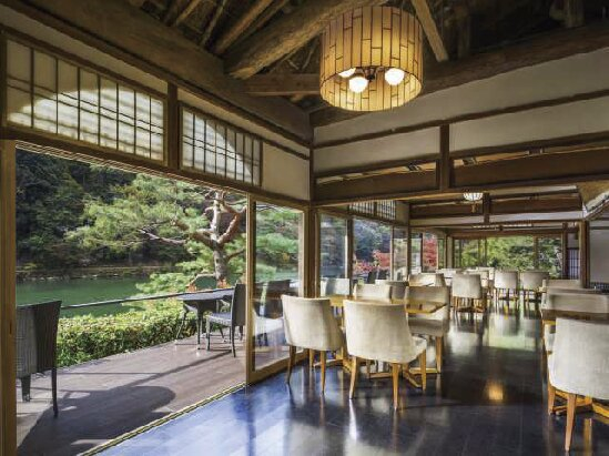 【嵐山のカフェ&グルメ】7.緑に囲まれたテラス席から保津川を望むひととき「茶寮 八翠」