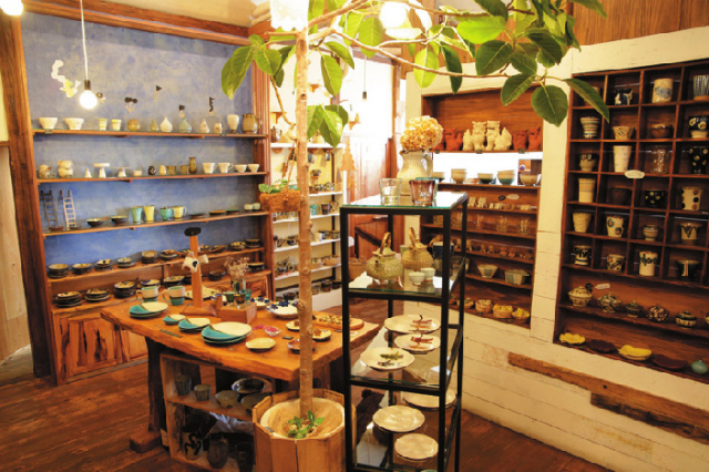 新感覚のやちむんを探すならここ「Craft・Gift ヤッチとムーン」