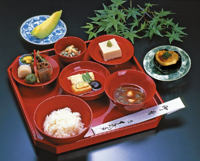 【嵐山のカフェ&グルメ】3.世界遺産の境内で心なごむ一汁五菜「天龍寺篩月(てんりゅうじしげつ)」