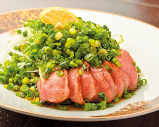 備長炭で焼いた肉汁たっぷりの牛タン「牛たん料理 閣」