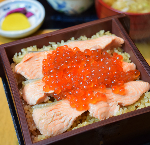鮭といくらがたっぷりはらこ飯「漁亭浜や エスパル店」