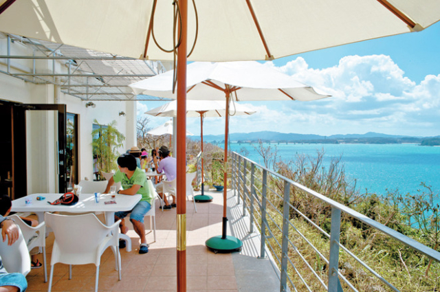 【古宇利島×ランチ】海風を感じながら絶景を満喫「t&cとうらく」