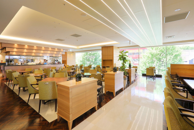 レストラン「セレニティ」