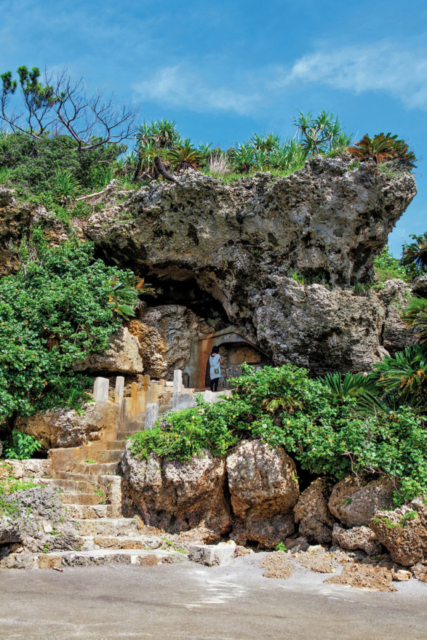 【沖縄東海岸ドライブ×浜比嘉島】アマミチューの墓